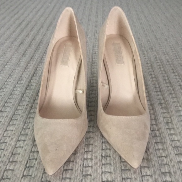 BRAND NEW Nude pumps - Picture 2 of 5